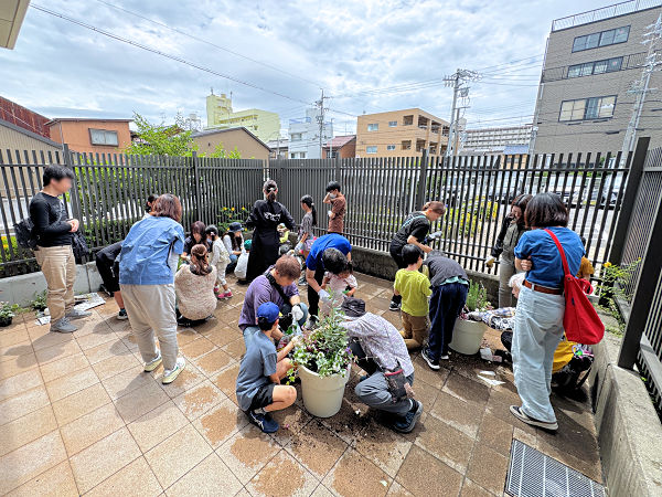 お花を植えよう